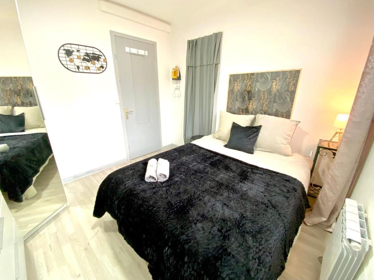Le Cafe Charmant, Appartement Dans Immeuble Avec Parking Barriere, Balcon L'Arbresle Exterior photo